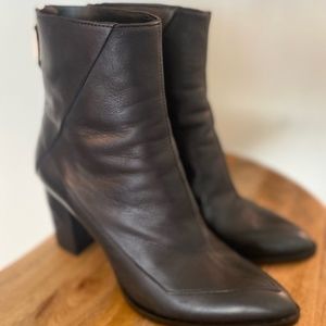 Sylven NY Almasi Black Leather Bootie Sz 9
